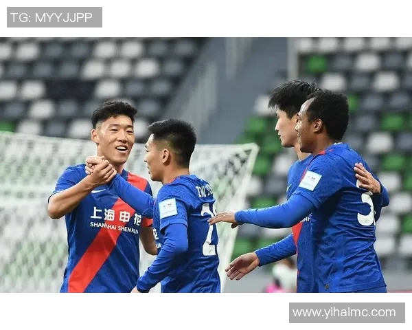 某足球明星穿紧身衣训练照曝光 引发球迷热议并激起话题讨论 某足球明星穿紧身衣训练照曝光 引发球迷热议并激起话题讨论